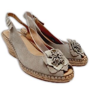 BROWNS Spain Slingback Suede Wedge Heel Sandal Elegant Rosette Flower Beige Sz 8